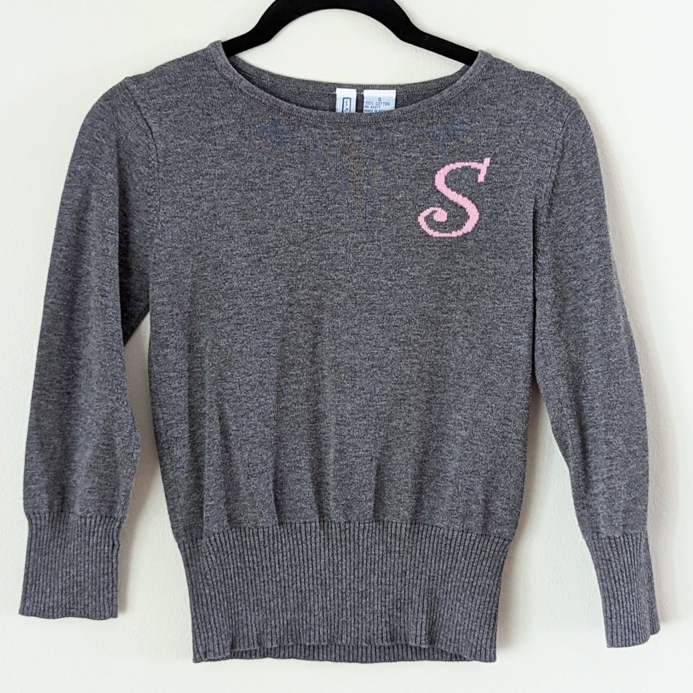Smudge Gray Sweater‎ with Light Pink "S" Detail, Juniors S